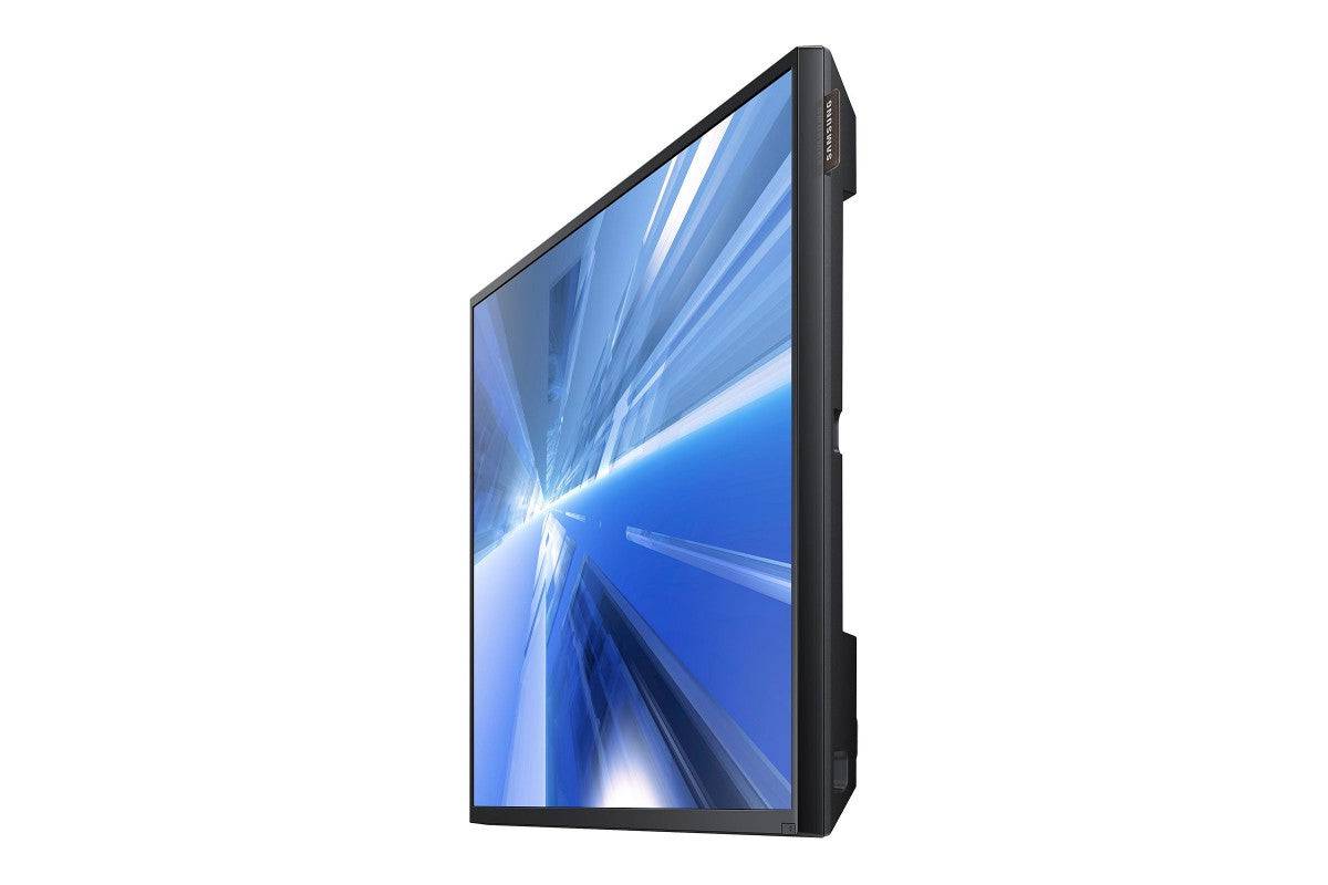 Display LED Full HD Samsung DB55E da 55 pollici in orientamento verticale, perfetto per segnaletica digitale con connettività Wi-Fi integrata. Display LED Full HD Samsung DB55E da 55 pollici in orientamento verticale, perfetto per segnaletica digitale con connettività Wi-Fi integrata.